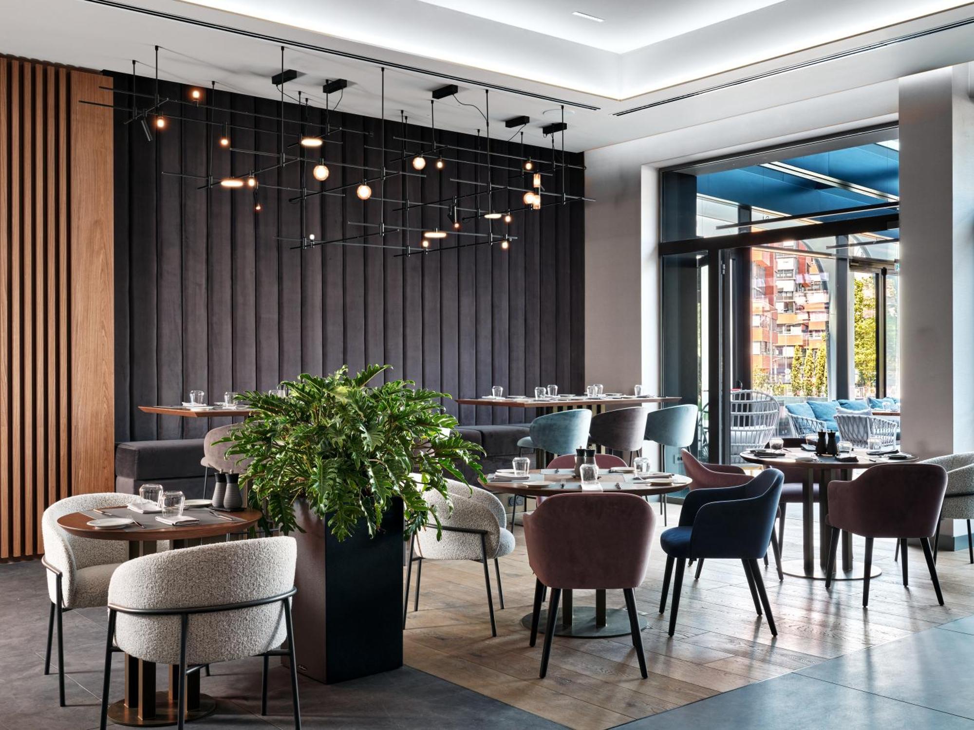 Crowne Plaza Sofia By Ihg Hotell Exteriör bild